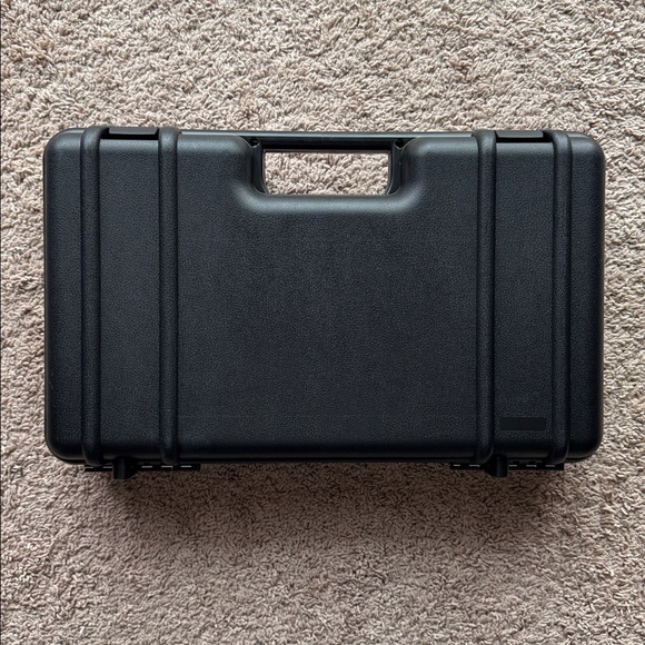 Hard Case - Picture 6 of 7